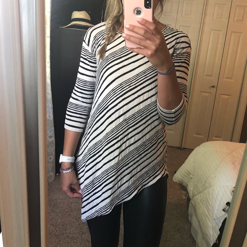 Two by Vince Camuto asymmetrical blouse